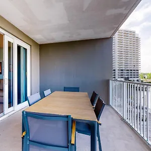  Holiday home Laketown Wharf V